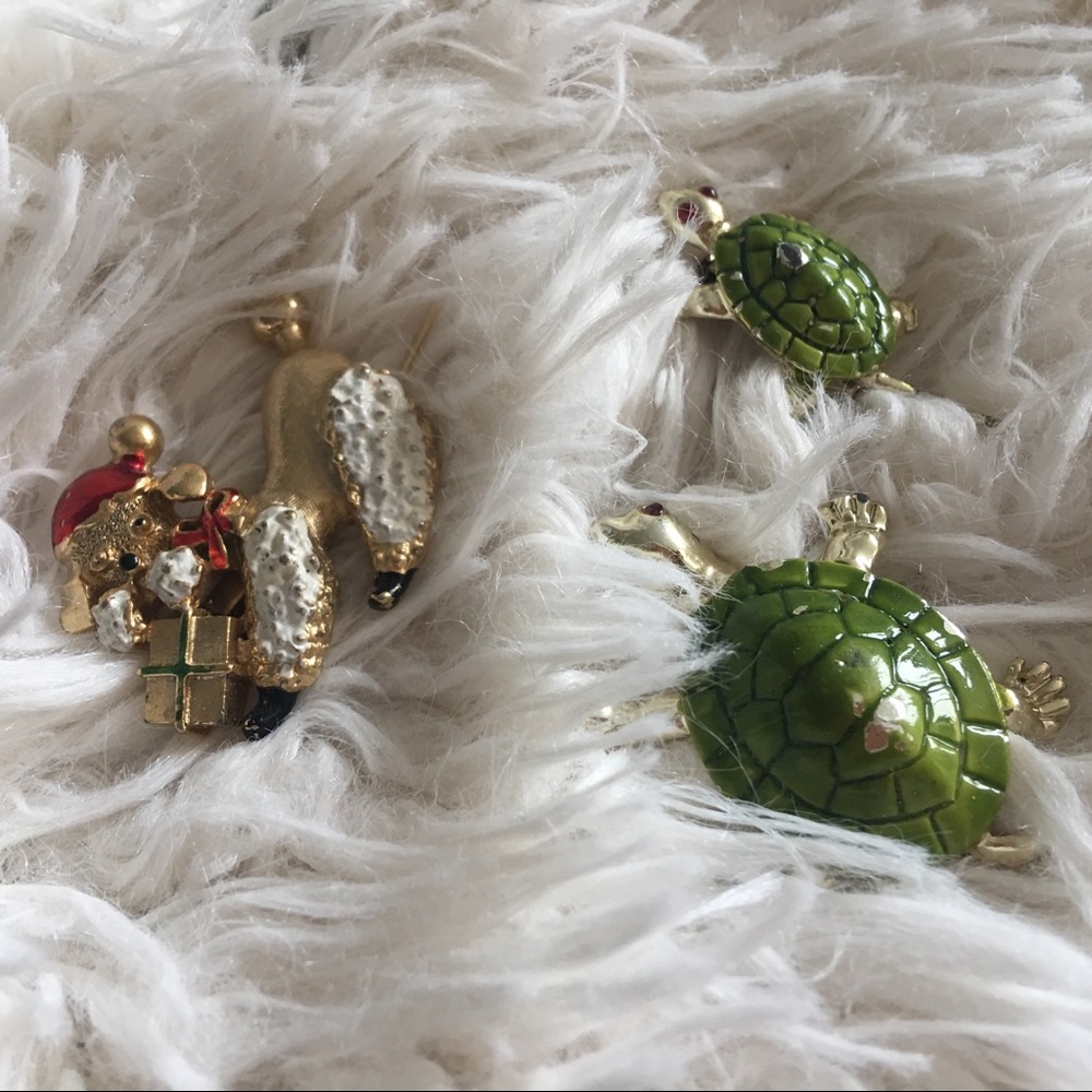 pins: 🌸 🐩 🐢 🍂 🦋